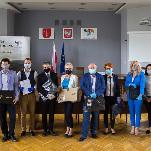 35 laptopów za 104 755,00 zł trafiło do uczniów